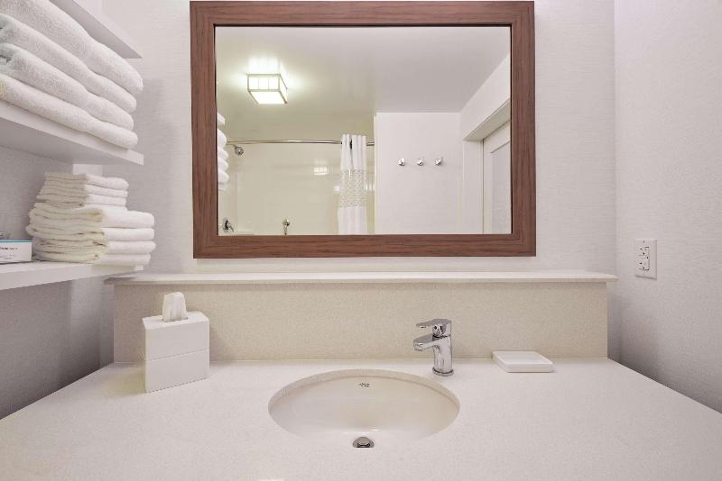 غرفة قياسية سرير كينج, Hampton Inn & Suites North Huntingdonirwin