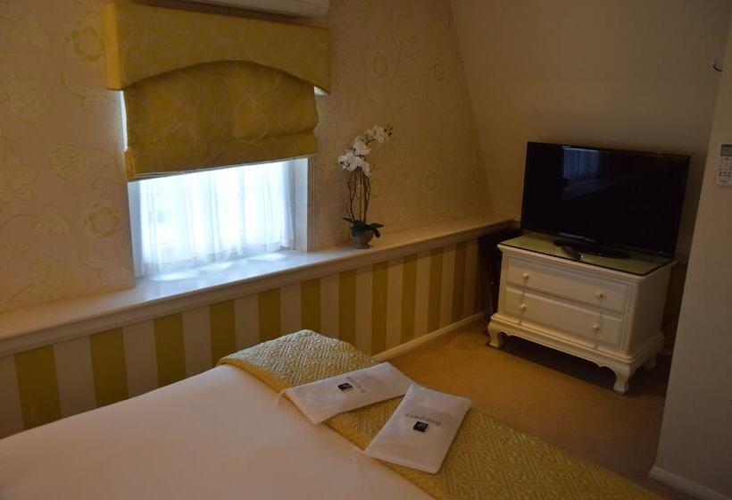 جناح جونيور, Le Bouchon Brasserie &