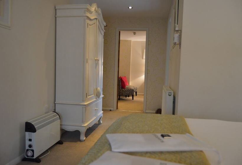 جناح جونيور, Le Bouchon Brasserie &