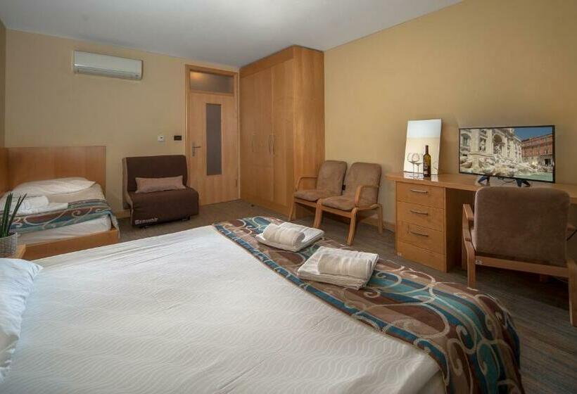 اتاق راحتی سه تخته, Malovec