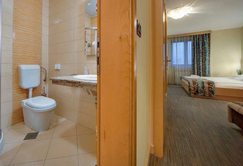 اتاق خانوادگی, Malovec