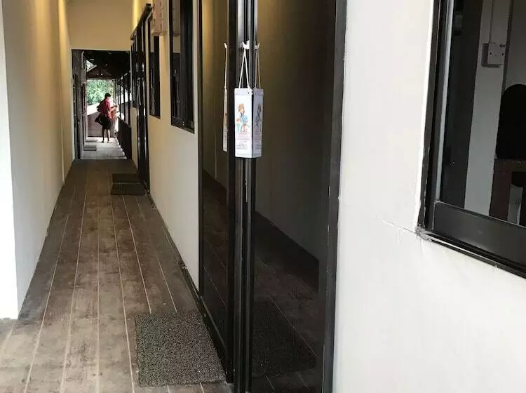 ルームシェアのワンベッド, The Barat Perhentian Beach Resort