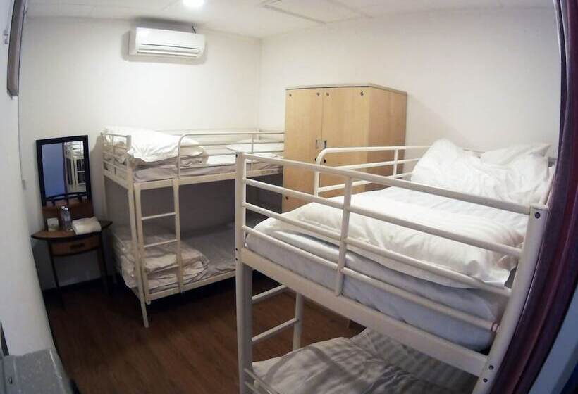 تختخواب در اتاق مشترک, The Barat Perhentian Beach Resort