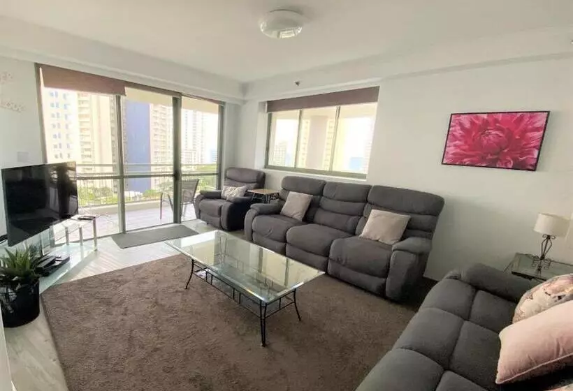 آپارتمان 3 خوابه با چشم‌انداز دریا, The Meriton Apartments On Main Beach