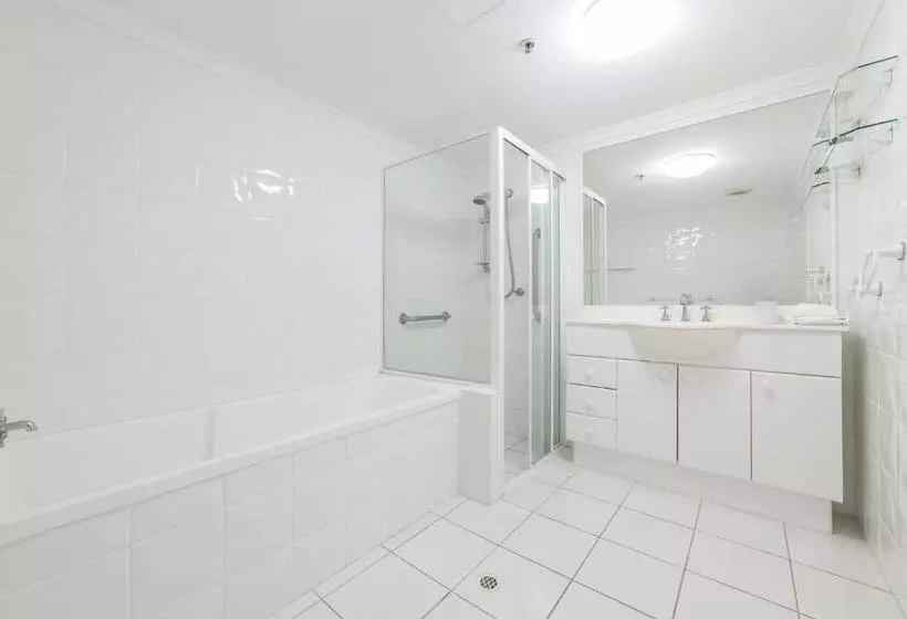 آپارتمان 3 خوابه با چشم‌انداز دریا, The Meriton Apartments On Main Beach