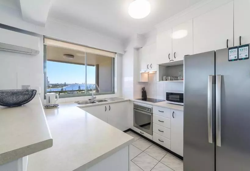 آپارتمان 3 خوابه با چشم‌انداز دریا, The Meriton Apartments On Main Beach