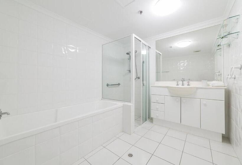 דירת שלושה חדרים, The Meriton Apartments On Main Beach