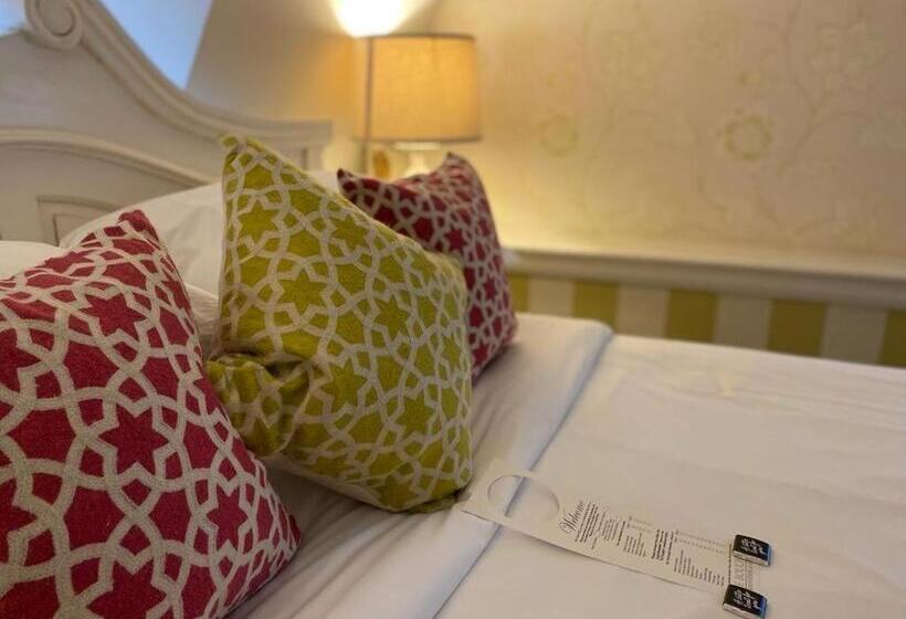 جناح جونيور, Le Bouchon Brasserie &