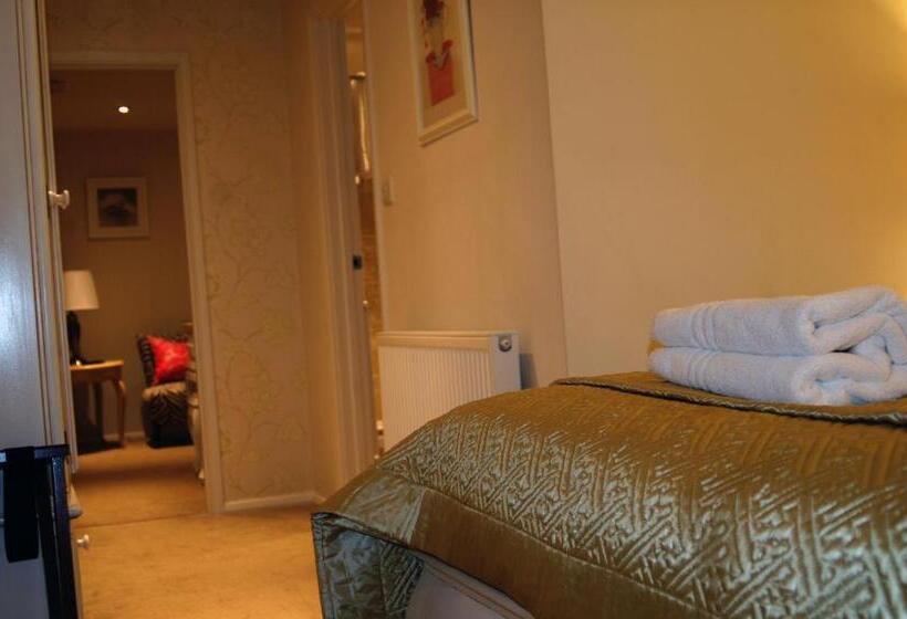 جناح جونيور, Le Bouchon Brasserie &