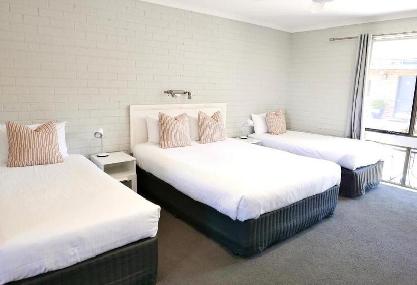 חדר משפחתי, Pelican Motor Inn