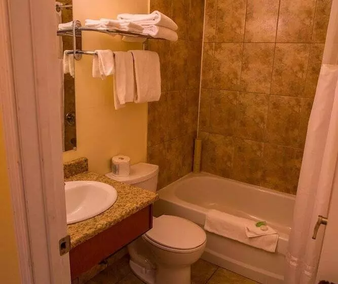 سوییت خانوادگی, Sahara Courtyard Inn Penticton