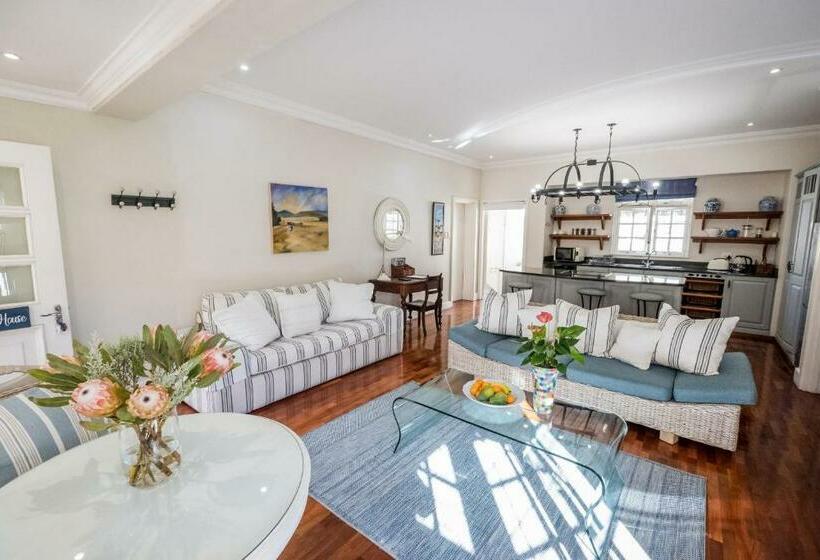 בקתה, Admiralty Beach House