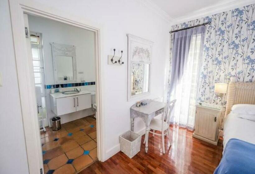 בקתה, Admiralty Beach House