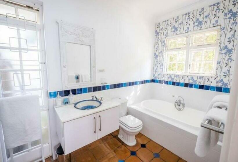 בקתה, Admiralty Beach House