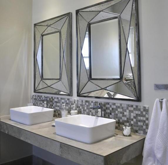 סוויטה משפחתית, Admiralty Beach House