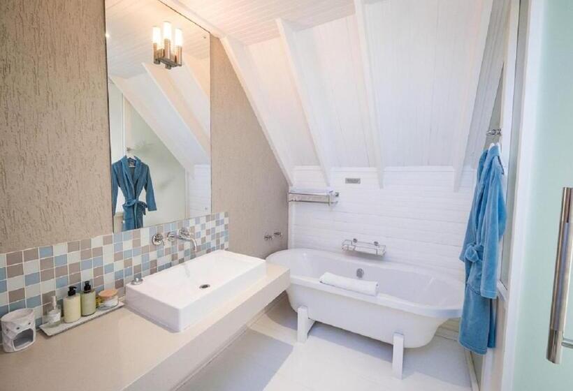 סוויטה, Admiralty Beach House