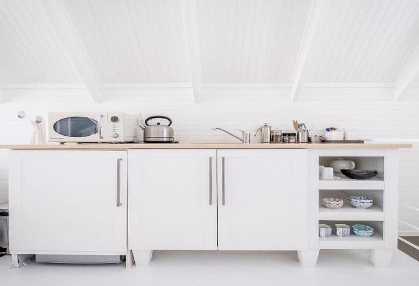 סוויטה, Admiralty Beach House