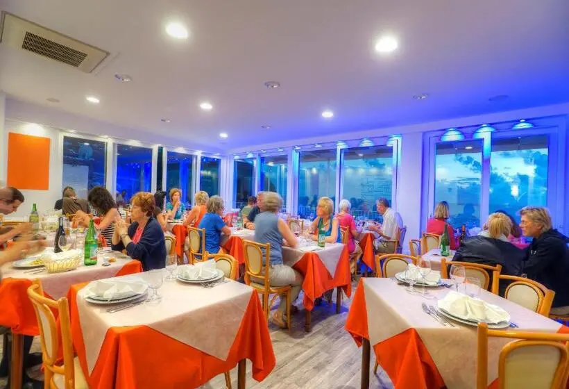 ファミリールーム, Room In B&b   Ischia, Forio With A Breathtaking View, Above The Poseidon Gardens For 5 People