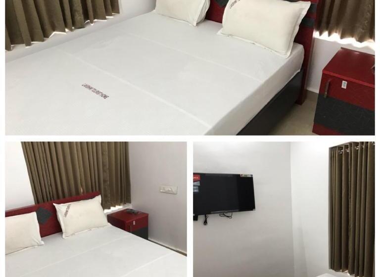 기본룸, Lakshmi Tourist Home