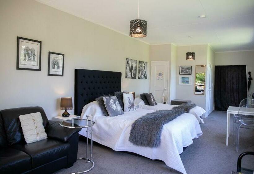 חדר סטנדרט, Swan House