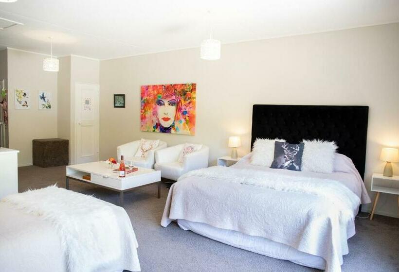 חדר סטנדרט נוף לגינה, Swan House