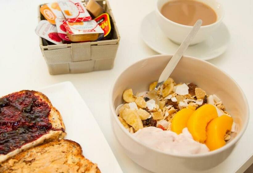 Номер Стандарт Вид на Сад, Swan House