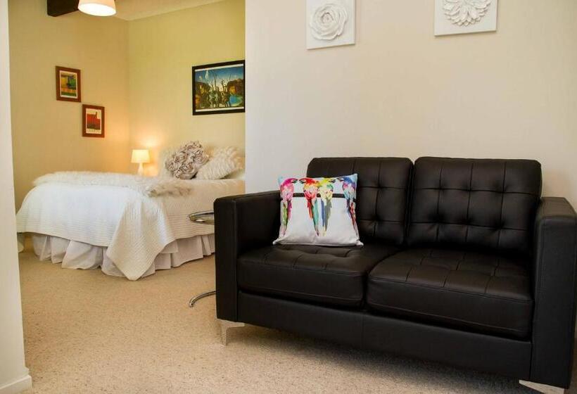 Номер Стандарт Вид на Сад, Swan House