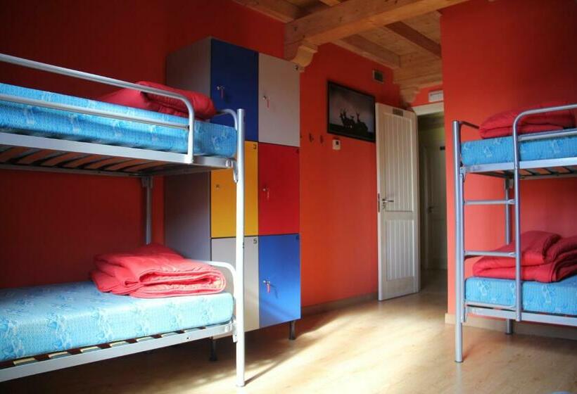 מיטה בחדר משותף, Hostel Curavacas