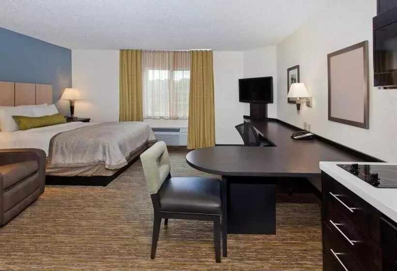 身障者適用クイーンサイズベッドルーム, Candlewood Suites Belle Vernon, An Ihg