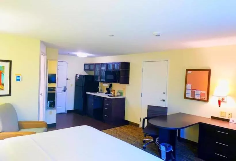 身障者適用キングサイズベッドルーム, Candlewood Suites Belle Vernon, An Ihg