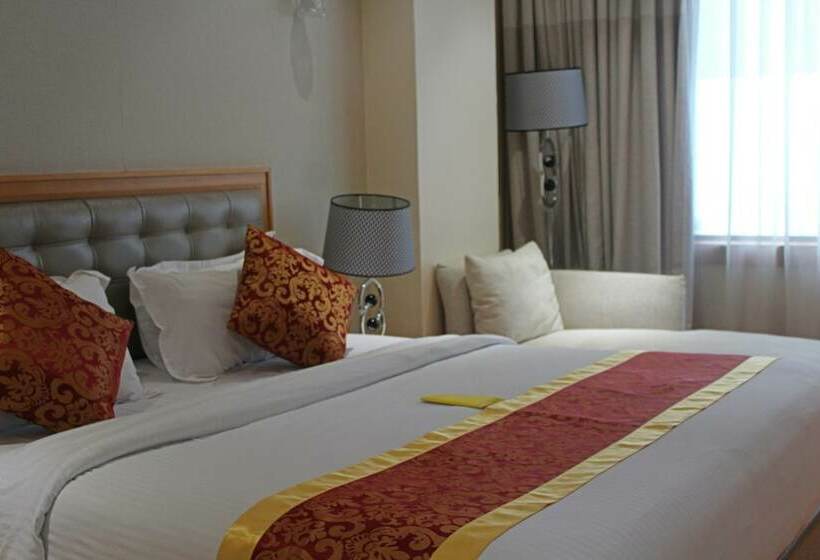 اتاق لوکس با چشم‌انداز شهر, Golden Tulip Westlands Nairobi