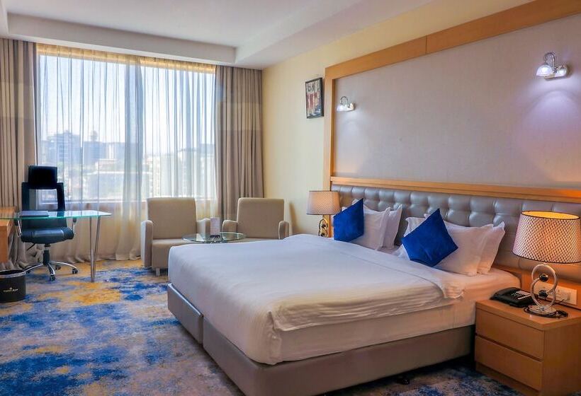 اتاق لوکس با چشم‌انداز شهر, Golden Tulip Westlands Nairobi