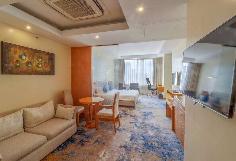 اتاق لوکس با چشم‌انداز شهر, Golden Tulip Westlands Nairobi