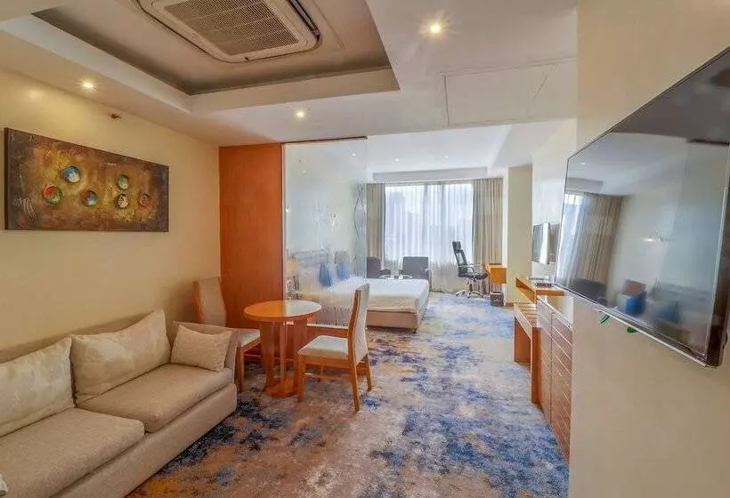 اتاق لوکس با چشم‌انداز شهر, Golden Tulip Westlands Nairobi