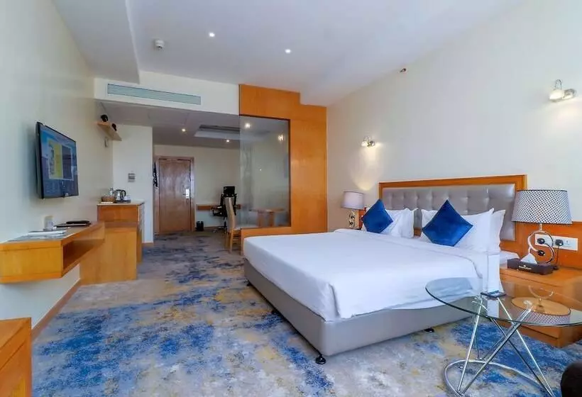اتاق لوکس با چشم‌انداز شهر, Golden Tulip Westlands Nairobi