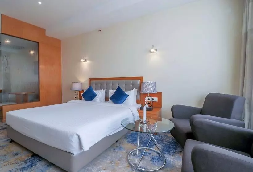 اتاق لوکس با چشم‌انداز شهر, Golden Tulip Westlands Nairobi