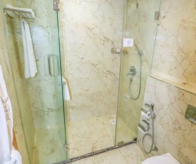 اتاق لوکس با چشم‌انداز شهر, Golden Tulip Westlands Nairobi