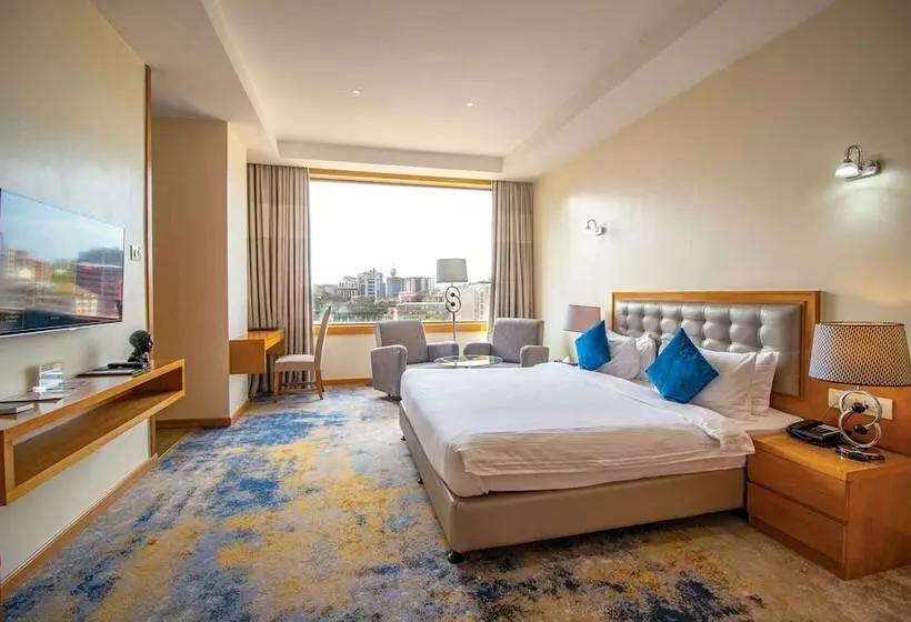 اتاق لوکس با چشم‌انداز شهر, Golden Tulip Westlands Nairobi