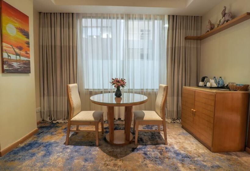 اتاق لوکس با چشم‌انداز شهر, Golden Tulip Westlands Nairobi