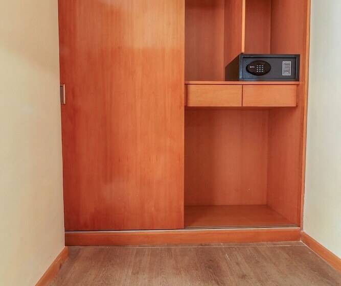اتاق لوکس با چشم‌انداز شهر, Golden Tulip Westlands Nairobi