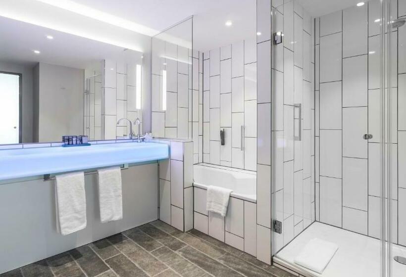 带大床的套房, Holiday Inn Hamburg   City Nord, An Ihg