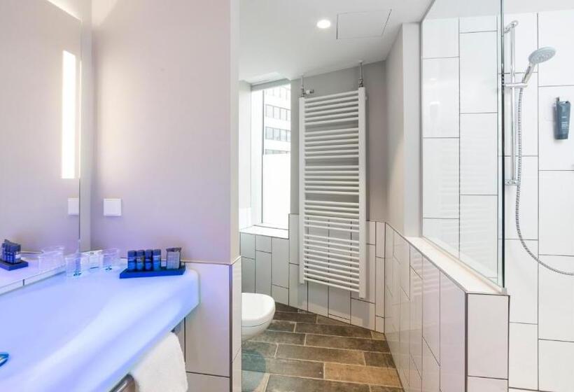 带大床的行政房间, Holiday Inn Hamburg   City Nord, An Ihg