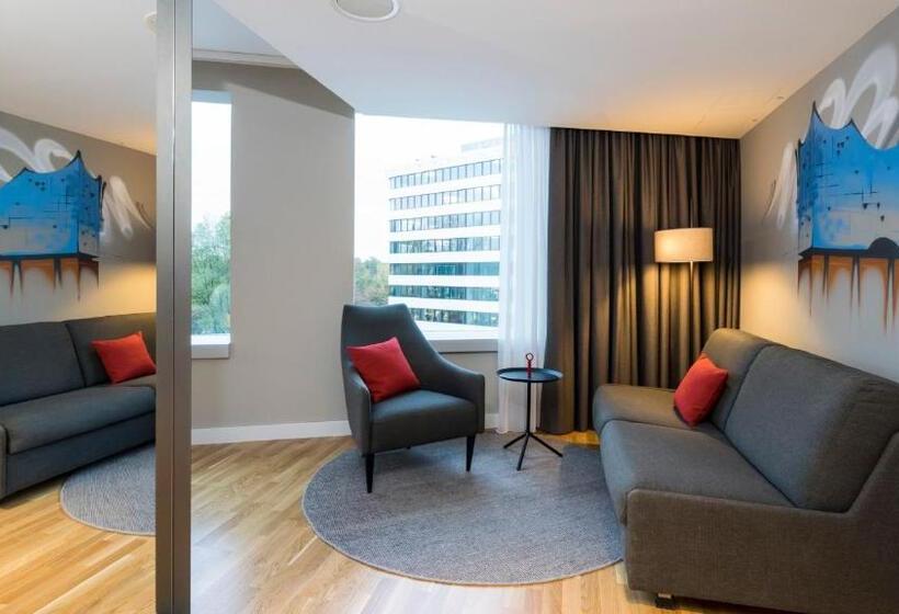 带大床的行政房间, Holiday Inn Hamburg   City Nord, An Ihg