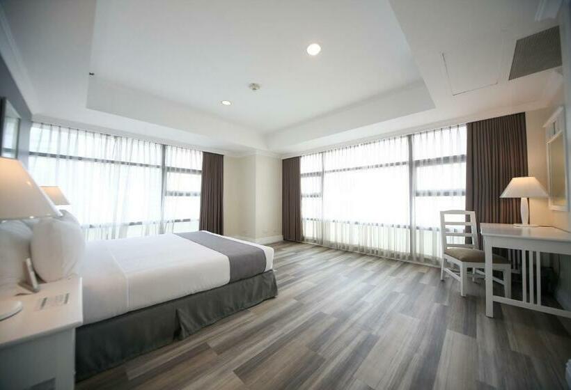 스위트, Infinity Tower Suites