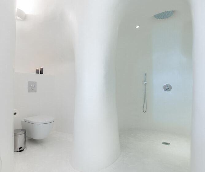 配有游泳池的小型套房, Maregio Suites