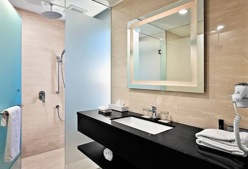 Номер Deluxe, Melia Makassar