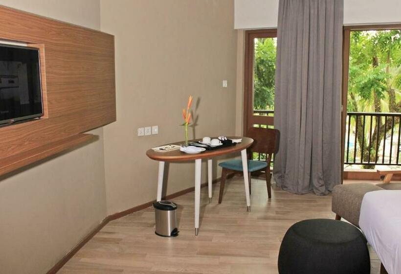 带露台的豪华间, Manado Tateli Resort And Convention