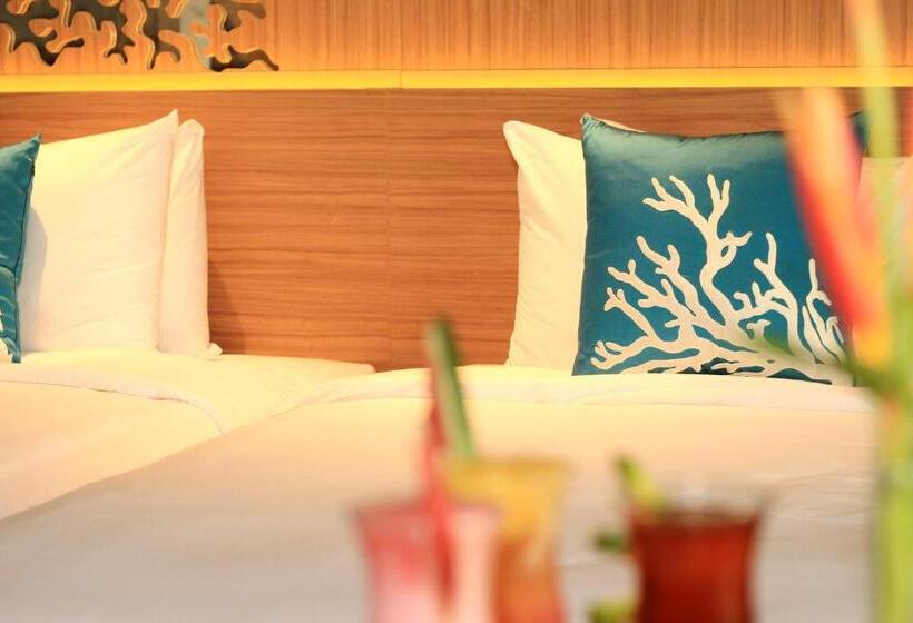 带露台的豪华间, Manado Tateli Resort And Convention