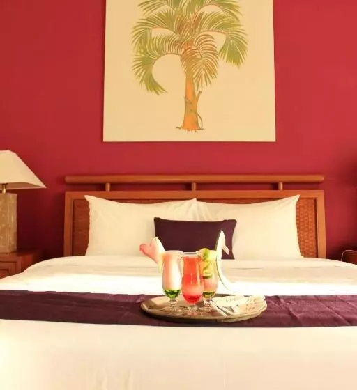 プールの見えるスーペリアルーム, Manado Tateli Resort And Convention