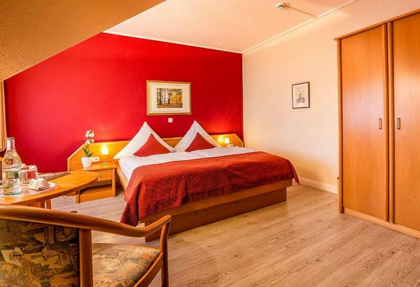 标准间, Neuwarft Altbau